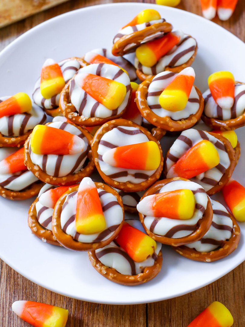 548fa7b7e48fd_-_rbk-candy-corn-desserts-pretzel-hugs-s2.jpg