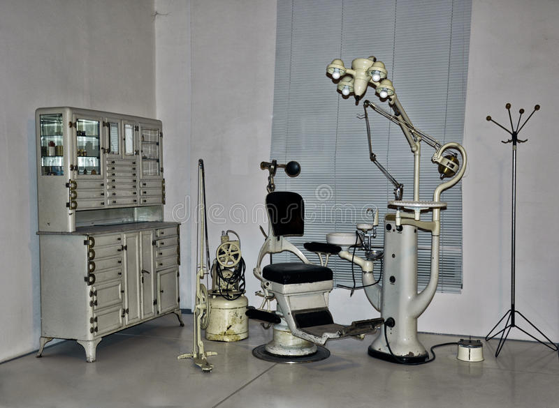 vintage-dentist-chair-white-equipment-museum-science-technology-64817127.jpg